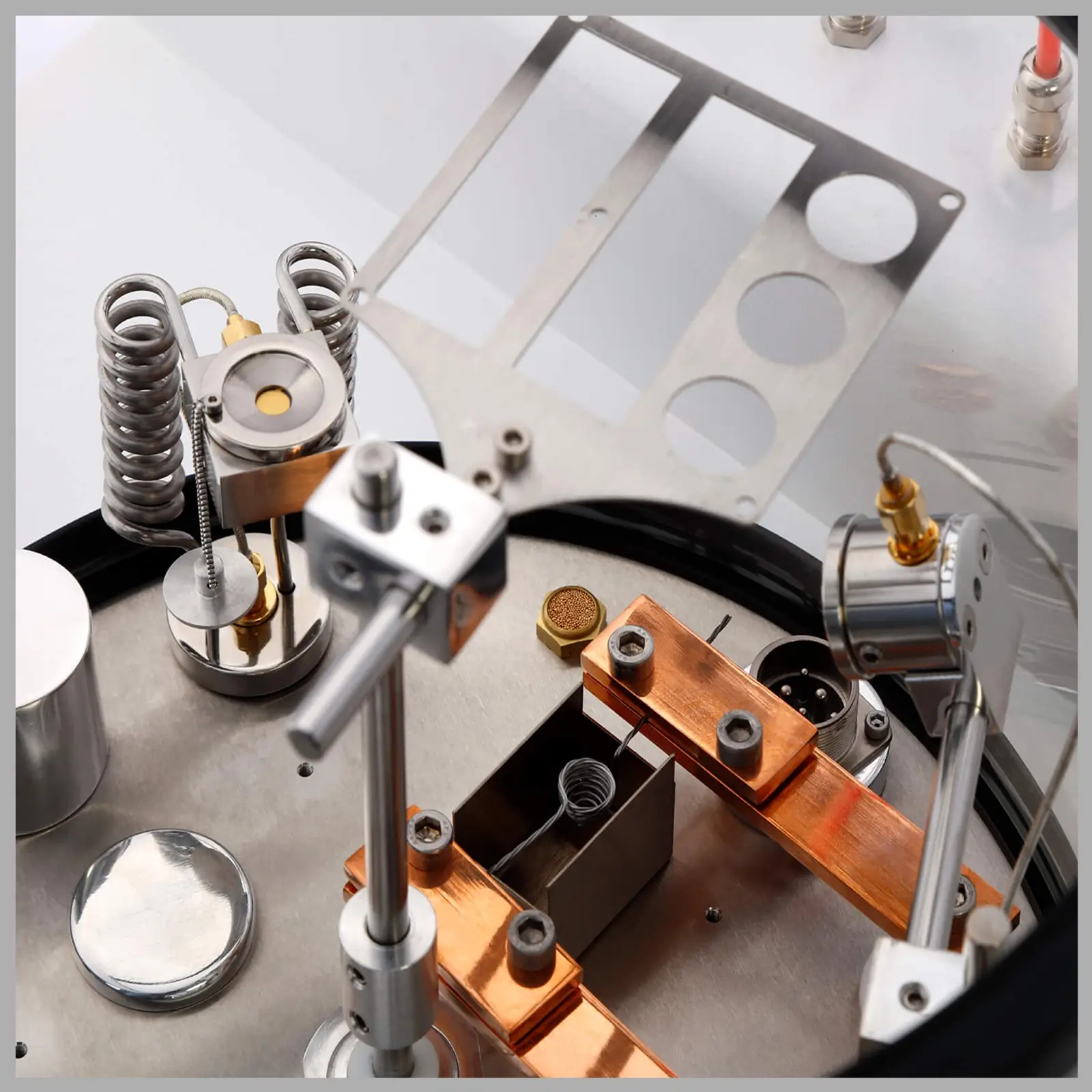 Vac Desk Sputter Coater DST3-T Inside Shot Vac Desk Sputter Coater DST3-T Inside Shot