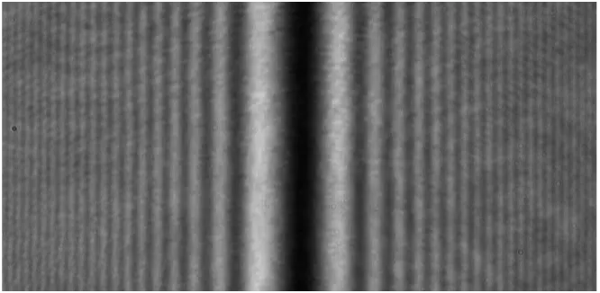 Fresnel-diffraction pattern generated by a physical step coated with the same material on both sides of the edge.